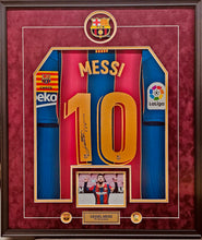 Load image into Gallery viewer, Lionel Messi Framed & Signed Barcelona jersey (His Last Season)