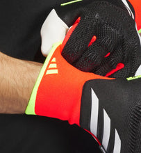 Load image into Gallery viewer, PREDATOR PRO FINGERSAVE GOALKEEPER GLOVES