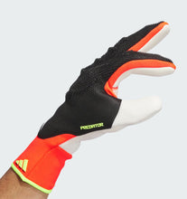 Load image into Gallery viewer, PREDATOR PRO FINGERSAVE GOALKEEPER GLOVES