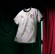 Load image into Gallery viewer, Portugal '25 Away Replica Big Kids' Soccer Jersey