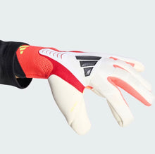 Load image into Gallery viewer, PREDATOR GOALKEEPER GLOVE PRO

