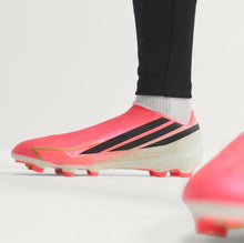 Load image into Gallery viewer, F50 HYPERFAST LEAGUE LACELESS FIRM GROUND SOCCER CLEATS
