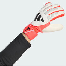 Load image into Gallery viewer, PREDATOR GOALKEEPER GLOVE MATCH FINGERSAVE
