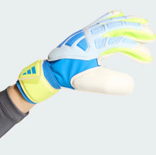 Load image into Gallery viewer, PREDATOR GOALKEEPER GLOVE MATCH FINGERSAVE JUNIOR

