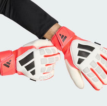 Load image into Gallery viewer, PREDATOR GOALKEEPER GLOVE MATCH FINGERSAVE
