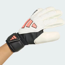 Load image into Gallery viewer, PREDATOR MATCH FINGERSAVE JUNIOR GOALKEEPER GLOVE
