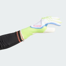 Load image into Gallery viewer, Predator Pro Goalkeeper Gloves
